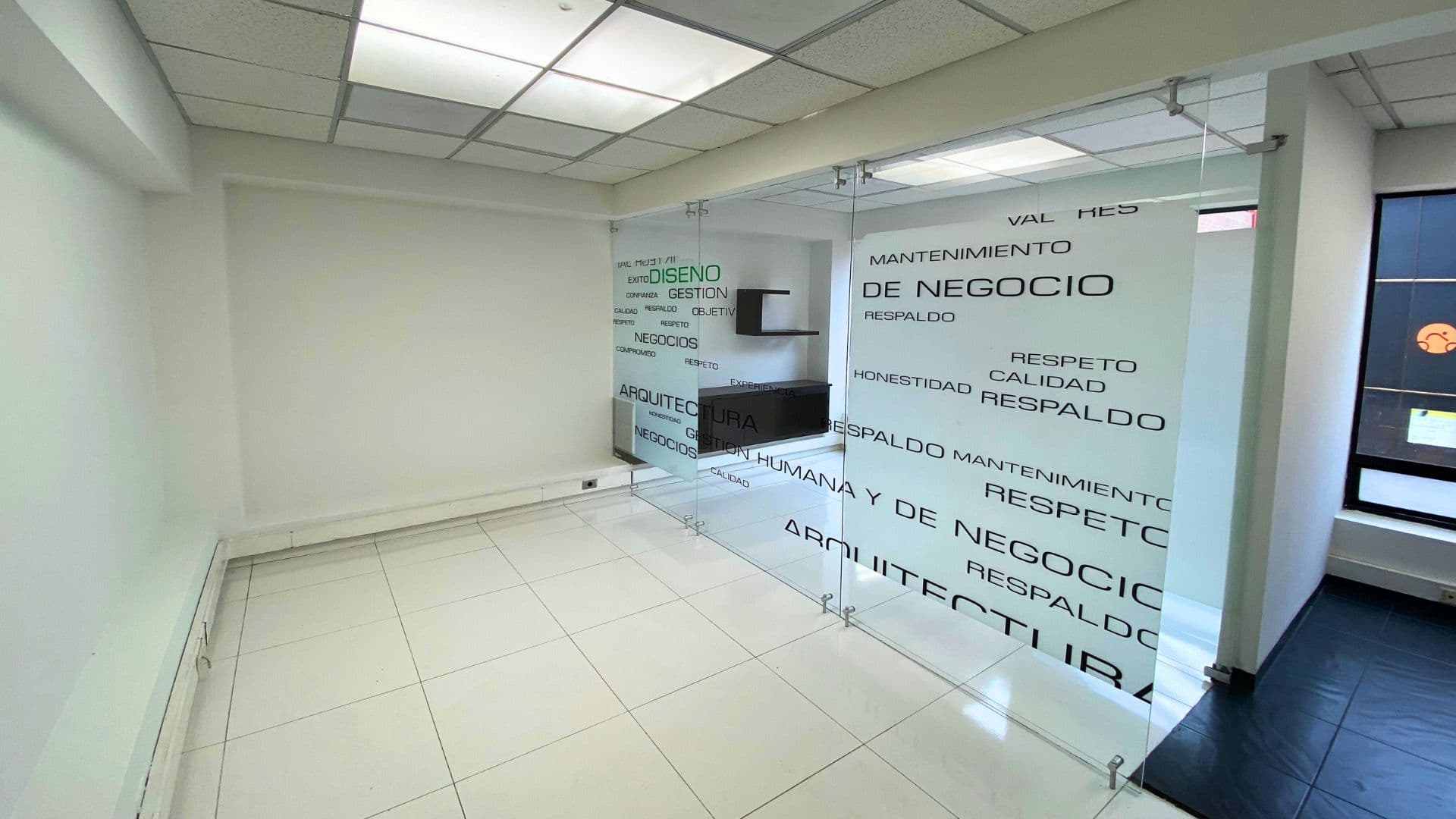 C.C. Show Place 147 - Oficina P3 3